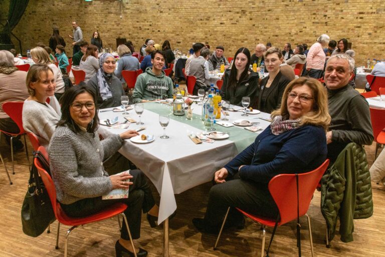 Gemeinsames Iftar im Ballenlager – Dialog für das Miteinander in Greven